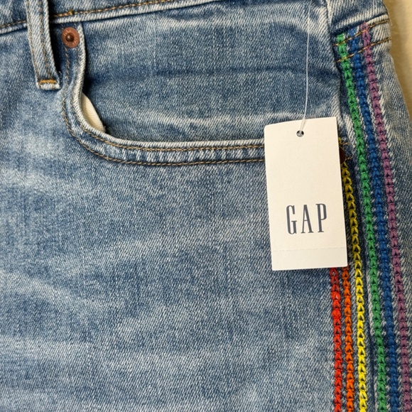 Gap | NWT Pride Embroidered Rainbow Mid Rise Stretch Denim Cut Off Jean Shorts - Picture 6 of 13